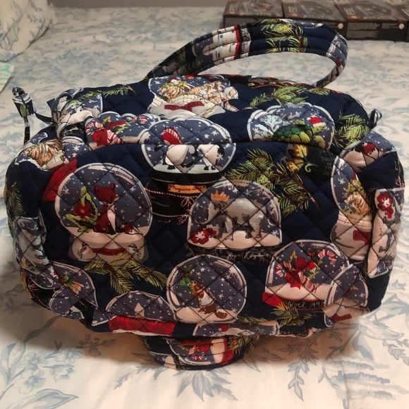 Vera Bradley NWT Christmas motif shoulder bag - Picture 3 of 6